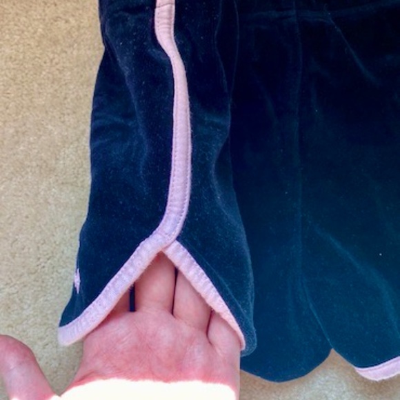 Fred Perry black Velour shorts Baby pink wreath - Picture 4 of 6